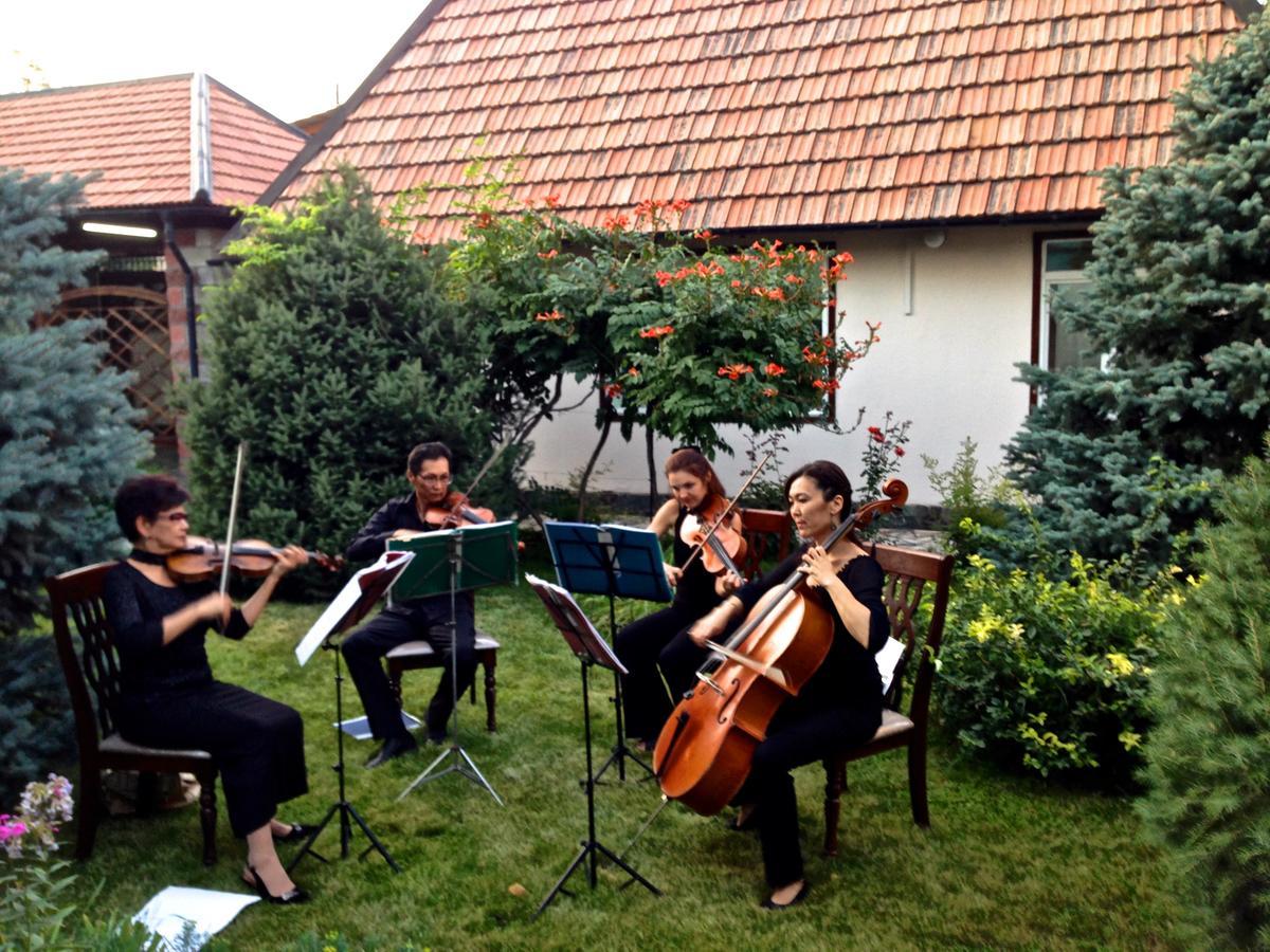 Astoria Garden Hotel Bisjkek Buitenkant foto